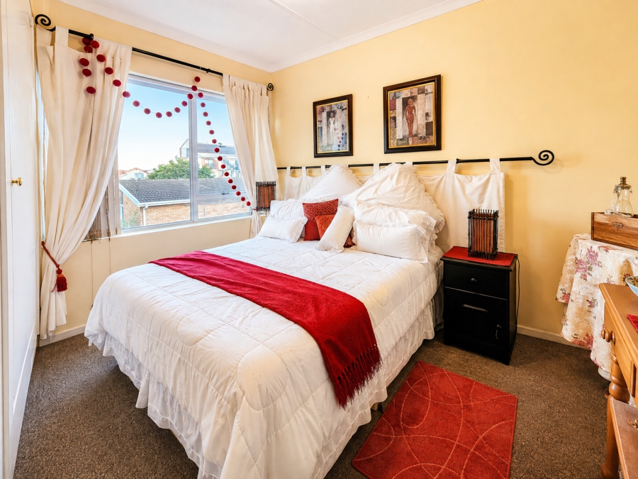 5 Bedroom Property for Sale in Wavecrest Eastern Cape